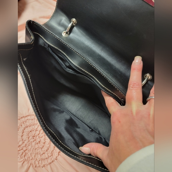 Black Handbag - Picture 6 of 10